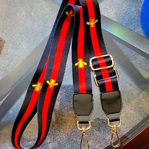 NWOT Bee nylon purse strap with gold buckles